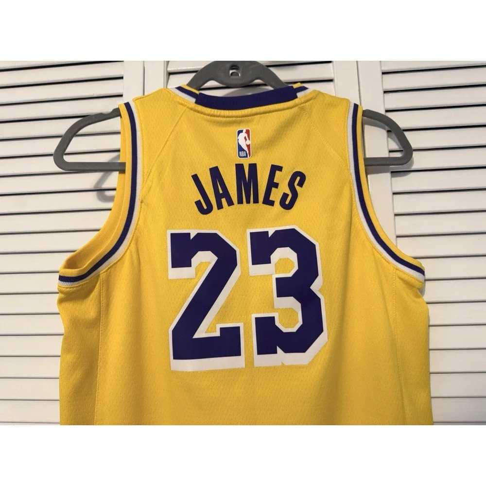 NIKE Los Angeles Lakers LeBron James #23 Jersey Youth Kids Med NBA Swingman